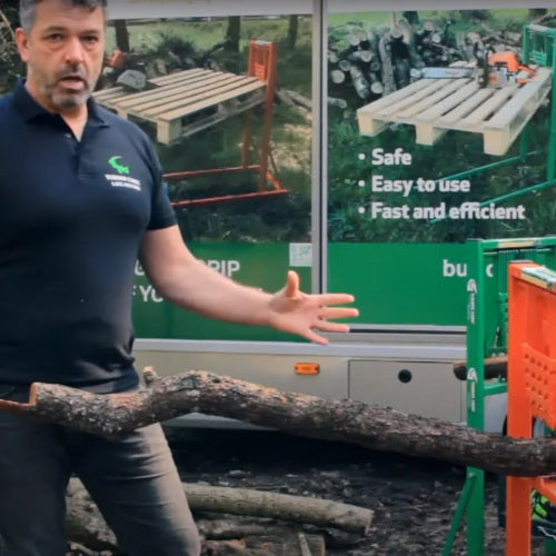 How to safely cut logs with a chainsaw