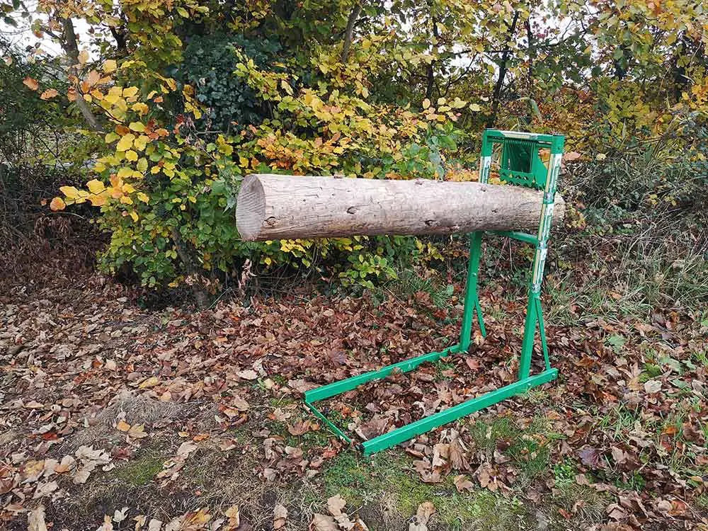 Log holder for cutting with chainsaw hotsell